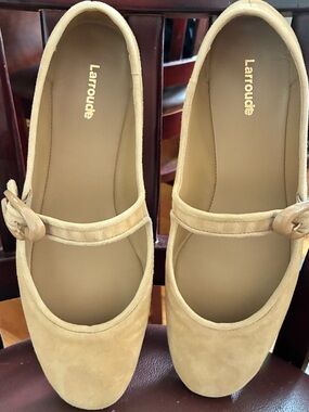 LARROUDE’ Verona Ballet Flat In Peanut Suede